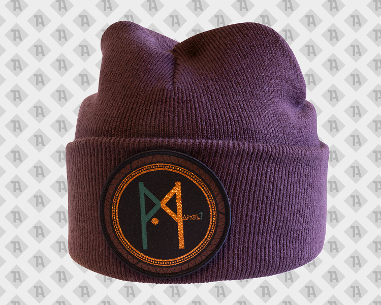 Dunkelweinroter Beanie mit einem gewebten Aufnäher / Patch mit Metallicfäden - Motiv: Runenlogo