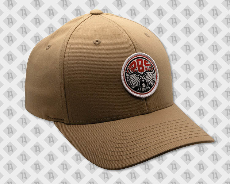 Beiges Cap mit Aufnäher - Motiv: Jangos, weißer Grund, rote/schwarze Schrift und Hirschlogo