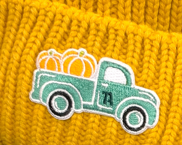 Aufnähservice Patch Aufnäher gestickt Auto Veredelung gelbe Beanie Kürbis